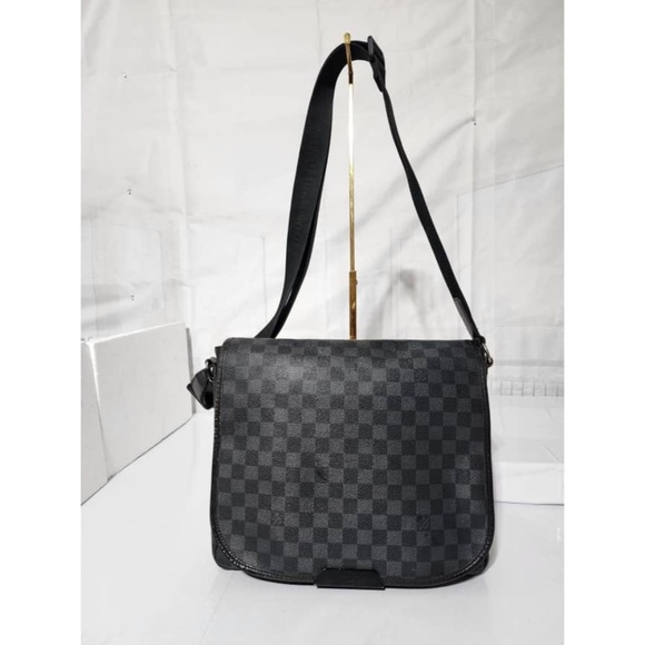 Authentic Louis Vuitton Damier Graphite Renzo Messenger Bag Grey/Black - Picture 1 of 14